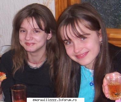 cea din stanga e varamea iar cea din dreapta sunt yo